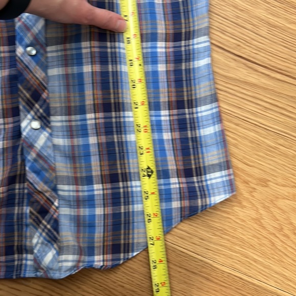 Vintage lightweight plaid top - Picture 9 of 9